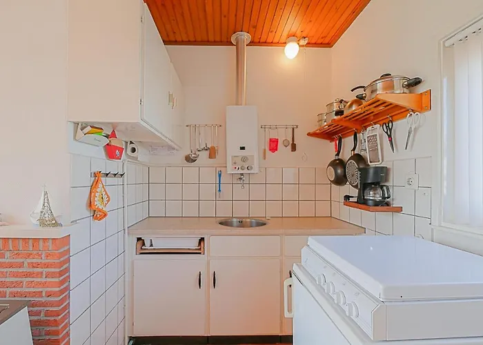 Holiday home Eenvoudig Zomerhuisje Back To The 70's - Aan Zee *