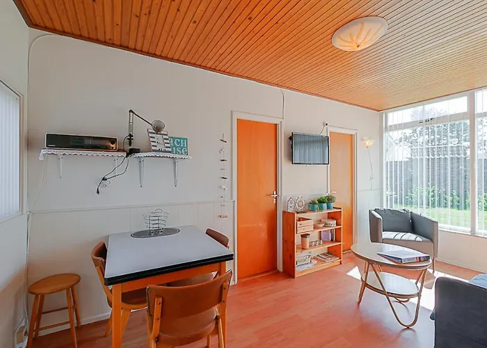 Holiday home Eenvoudig Zomerhuisje Back To The 70's - Aan Zee Callantsoog