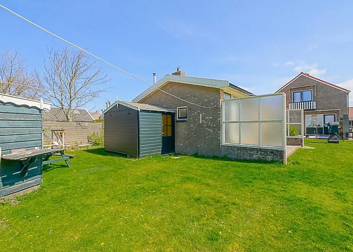 Holiday home Eenvoudig Zomerhuisje Back To The 70's - Aan Zee Callantsoog