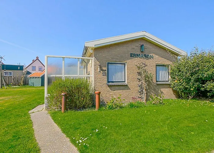 Holiday home Eenvoudig Zomerhuisje Back To The 70's - Aan Zee